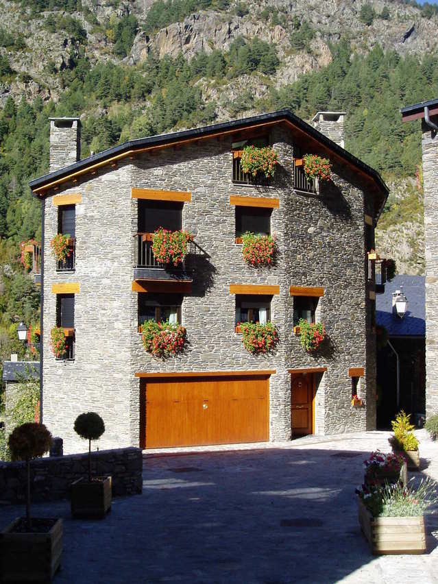 Политика и экономика Андорры