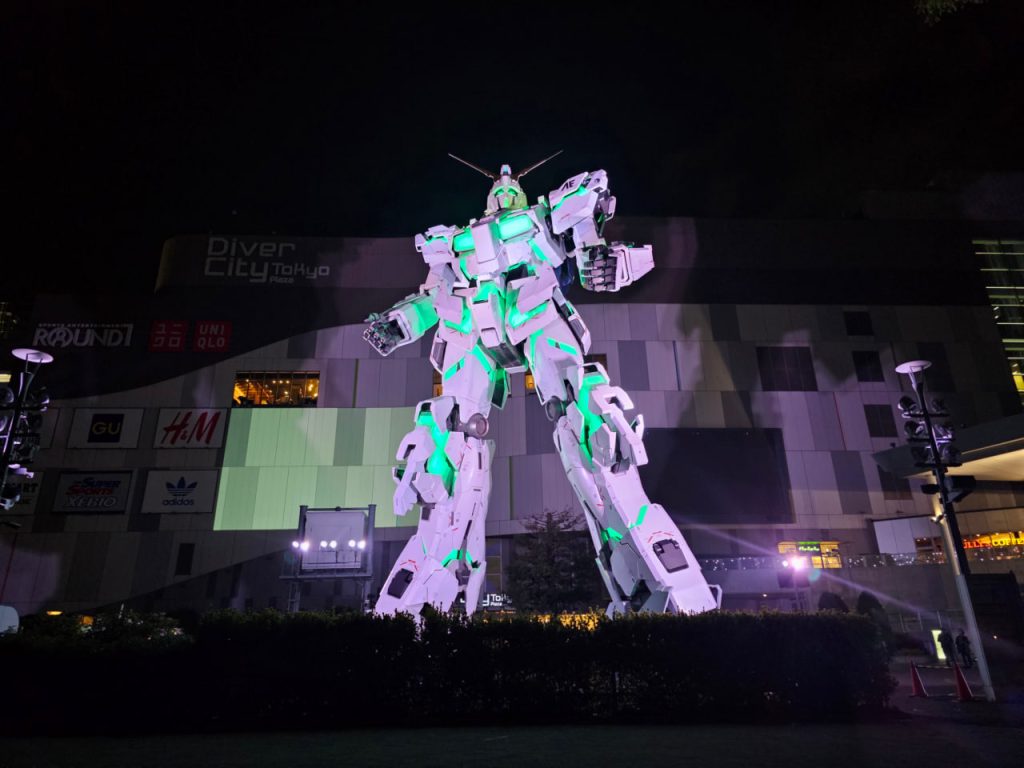 Gundam unicorn statue