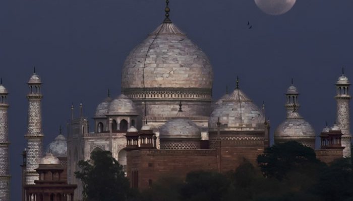 places to visit in agra at night